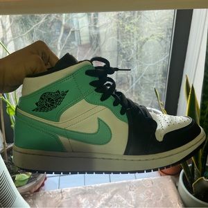 Jordan 1 Tropical Igloo Size 9